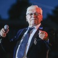 Milanče Radosavljević sinoć održao treći koncert na Tašmajdanu: Hiljade ljudi pevalo uglas, njenog rođak i poznata pevačica…