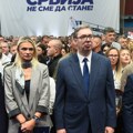 Лесковчани се окупили да дочекају председника Александра Вучића: Хала већ пуна, а грађани још пристижу