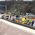 Teška NESREĆA POZNATOG AUTOBUSKOG PREVOZNIKA! Skrenuo sa auto-puta u Nemačkoj, poginulo 5 osoba