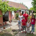 (FOTO/VIDEO) Akcija za porodicu Ilijin uspešno je završena, leto su dočekali u novom domu