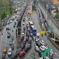 (Mapa) sudar autobusa na Autokomandi, kiša stvara haos! Ljudi nastavljaju put pešaka, a ovo su najkritičnije tačke (video)