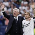 Emotivne scene na "Santjago Bernabeu" Anćeloti i Modrić se oprostili od navijača - Real slavio nad Osasunom za kraj…