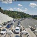 Kilometarske kolone u Hrvatskoj, protežu se do Slovenije: Krcati autobusi stižu u Zagreb na koncert Tompsona