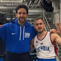 Srpski influenser naterao košarkaše da navuku šorts do bubrega: Pogledajte hit slike pred meč sa Portugalijom