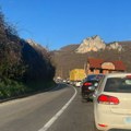Najnovije vesti sa graničnih prelaza: Ovde vozila čekaju sat vremena