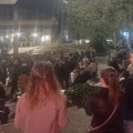 Građani i studenti ispred Policijske uprave u Valjevu, zahtevaju se ostavke