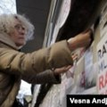 Aktivistikinja Aida Ćorović kažnjena zbog gađanja jajima grafita Ratka Mladića