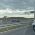 (Video) Žena vozi u kontra smeru na obilaznici kod Novog Beograda Da li je ovo neki izazov, pitaju se građani