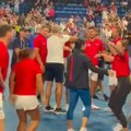 VIDEO Osmesi, zagrljaji i pobednički „selfi“: Đoković čestitao Novu, pa pokazao ludo slavlje u Pertu