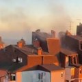 Požar na Bežanijskoj kosi Dim kulja iz potkrovlja zgrade