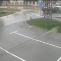 Kamere snimile strašan sudar dva automobila Karambol u Kikindi: Građani poslali hitan apel! (video)