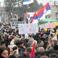 Manje od sat do završetka veličanstvenog skupa u Kragujevcu, studenti čiste ulice (VIDEO)