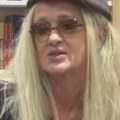 Bebi Dol izbačena iz stana, komšije zgrožene: "Dotakla je dno, živi bizaran način života"