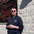 "Oženjeni pevači letuju sa momcima u Crnoj Gori, stariji privode mlađe na jahte" Crnogorski voditelj izneo skandalozne tvrdnje…