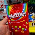 Skittles bombone i Nestle uklanjaju veštačke boje! Tramp se hvali "zdravijom Amerikom", ali kažu da je to samo dobra PR…