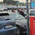 (Foto) Atraktivna brineta prvi put pred očima javnosti: Ćerka došla po Mitra Mirića na aerodrom, prava je lepotica