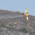 Trenutak pada kanadera u Grčkoj u letelici je navodno bilo dvoje ljudi (VIDEO)