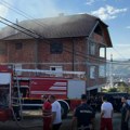 Jaka eksplozija, a potom i gust crni dim! Požar u Novom Pazaru - Nakon detonacije izgoreo ceo sprat kuće (foto)