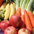 Guljenje voća i povrća nije dovoljno: Evo zbog čega moramo da operemo bananu, lubenicu ili avokado pre jela?