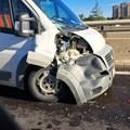 Nesreća na auto-putu kroz Beograd: Kilometarske kolone od Aerodroma ka Geneksu