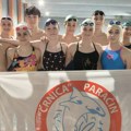 Više desetina medalja za „crnicu“: Paraćinci nastupali na plivačkom takmičenju u Kragujevcu (foto)