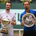 Bublik je ponovo šampion Halea, zaplakao posle pobede nad Medvedevim: „Bio sam blizu da završim karijeru…“ FOTO