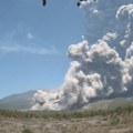 Eruptirao vulkan Izbacio pepeo više od 18 kilometara u vis, prekrivena sela (foto)