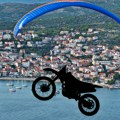 Leteći motor iznad hrvatskog mora: Ljudi u šoku gledali u nebo! Da li je ovo realno?