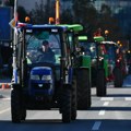 „Traktor stiže, huljo moja“: Poljoprivrednici iz cele Vojvodine krenuli na protest u Novom Sadu