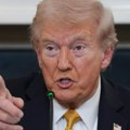 „Лудаци који су изгубили компас“: Трамп критиковао демократе због застоја у раду владе САД