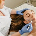 Doktorka o estetskim zahvatima mladih: Saveti sa mreža često su reklama, promena ličnog opisa ne leči nesigurnost
