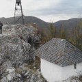 Ovo je najmanja crkva u Srbiji: Otvara svoja vrata tri puta godišnje i prima samo dva vernika u isto vreme (foto)