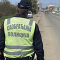Prekršaj za prekršajem – vozač u Mladenovcu bez pojasa i dokumenata, u neregistrovanom autu prevozio dvoje dece