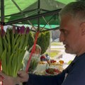 (Video) Čeda Jovanović na pijaci Kupio buket ljubičastih lala, a evo šta je onda uradio za Acu Kosa