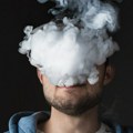 Vejpovanje verovatno povećava rizik od raka: Kombinacija sa cigaretama je još opasnija