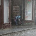 ВИДЕО Олујно невреме погодило Хрватску и Словенију: Падао град, ветар рушио дрвеће, хаос у саобраћају
