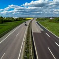 "Nosi belo odelo, spominje Isusa" Nove prevare na auto-putevima Srbije: Daju vam lažan zlatni sat, za uzvrat traže novac! Evo…