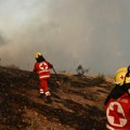 Treći dan borbe sa vatrom u Atici: Plamen prošao kroz naselje, pokrenuta istraga o padu helikoptera