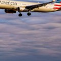 Drama na letu "Amerikan erlajnsa": Putnika vezali lepljivom trakom na 10.000 metara, avion hitno prizemljen