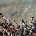 Španska policija rasteruje migrante sa plaža u Seuti