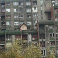 Neverovatan prizor! Bosanac sazidao kuću na krovu zgrade - "Moja kućica, moja slobodica"