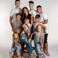 (Foto) za porodicu im ništa nije teško Milićevići iz Medveđe se upoznali u busu pre 23 godine, a sada imaju devetoro dece