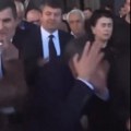 (Video) Političar napadnut posle skupa! Muškarac mu prišao, pa ga udario pesnicom: Obezbeđenje ga bacilo na zemlju, turska…