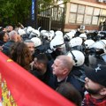 Žandarmerija intervenisala na ulazu u Viši sud u Novom Sadu; Kordon policije ispred suda u Nišu