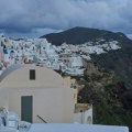 Drama na Santoriniju: Snimak velikog odrona, koji je izazvao paniku i strah od razornog zemljotresa