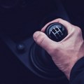 Ručni menjač: Šta vožnja "manuelca" pruža, a automatik nikada neće