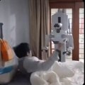 Internet šokirao snimak robota iz Kine: Ušao je ljudima u kuću i preuzeo sve (video)