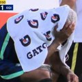 Suze, jecaji i očaj! Potresna scena na klupi Brazila: Doživeo povredu pred start Mundijala - kamera zabeležila emotivni slom…