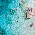 Turista preživeo horor tokom kupanja: Ugrizla ga nepoznata riba, a posledice su katastrofalne