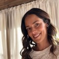 Novogodišnji stajling Ane Ivanović: Bivša teniserka zablistala u ležernoj svilenoj haljini i oduševila sve VIDEO